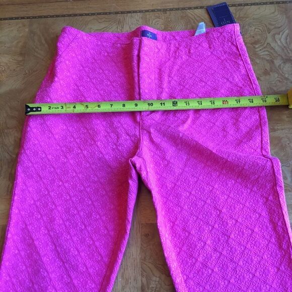 NYDJ QUALITY Textured Fuschia Fun Capris! - Picture 3 of 9